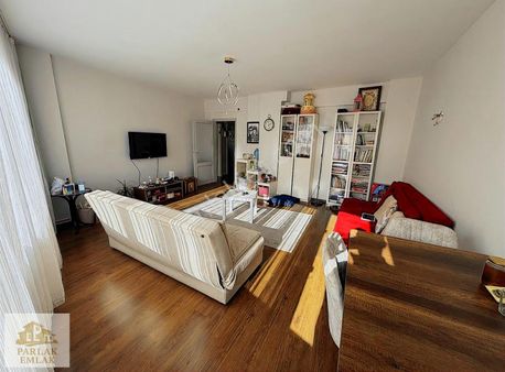 Parlak'tan Sultantepe^de 3+1 Geniş Merkez^e Yakın Ara Kat Daire^