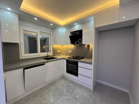 Asil'den Poligonda Cadde Üzeri 2+1 Lüks Yapılı Arakat Daire