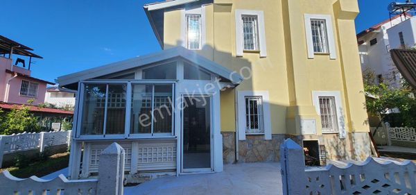 Kocaçalış'ta Denize Yakın Sitede 3+1 Bahçeli Tripleks Villa