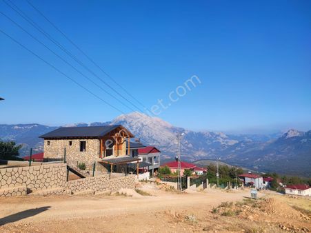 Kar Emlaktan Yenikonacık Efes Sitesinin Üzerinde 550 M2 Arsa İçinde 3+1 Satılık Dubleks Villa