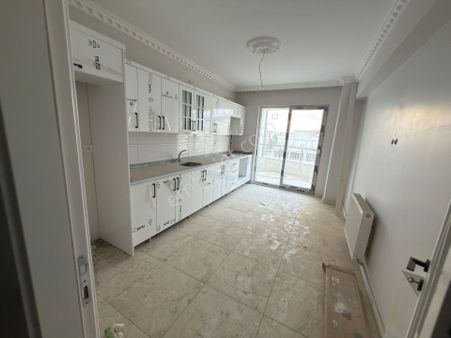 Acil Satılık! 3+1 140 M² Bahçeli Köşe Daire – Sıfır, Teslime Hazır!