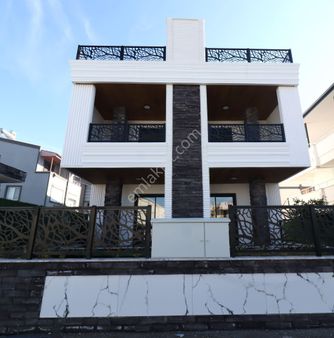 Aygül'den Akçay Yenimahalle'de Sıfır Şömineli Yerden Isıtmalı Ultra Lüks 4+1 Satılık Müstakil Villa