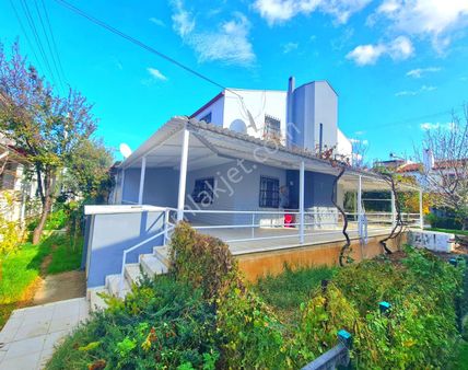 Ata Emlak'tan Plaja 200 Mt. 3+1 Bahçeli Villa