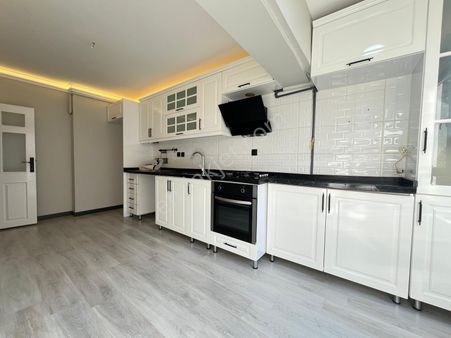 Engin Emlak'tan Mükemmel Konum'da 3+1 Full Yapılı Kiralık Daire