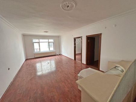 Tuzluçayır Göbek Yakınında Ara Katta Balkonlu 3+1 Satılık Daire