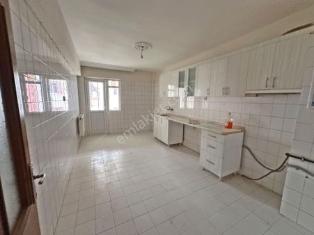 Tuzluçayır Göbek Yakınında Ara Katta Balkonlu 3+1 Satılık Daire