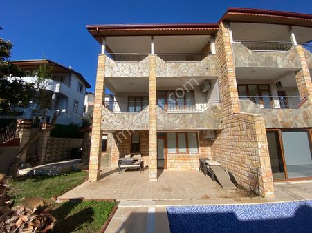 Antalya Side Bölgesinde 3+1 Müstakil Tripleks Villa