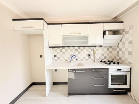 Akçay Utku Emlaktan Geniş Teraslı Çift Mutfaklı 3+1 Lüks Dubleks