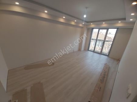 Aktaştan Üsküdarın Nezih Semti İcadiyede 2+1 Sıfır 4. Kat Daire