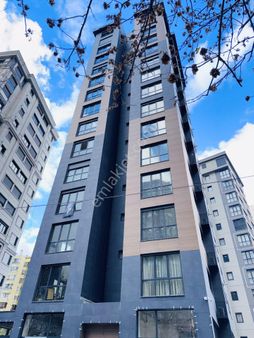 Kozyatağı Metro'ya Çok Yakın, Otoparklı Sıfır Binada 80m2, 2+1