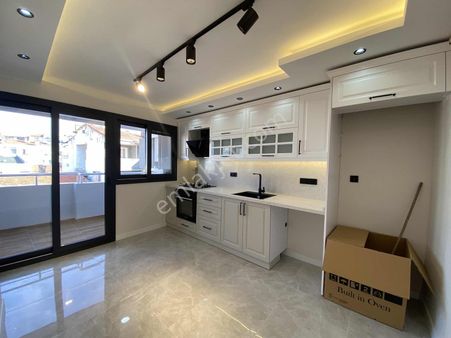 Türker Emlak | 3+1 130m2 Deniz Manzaralı Lüks Tadilatlı Daire