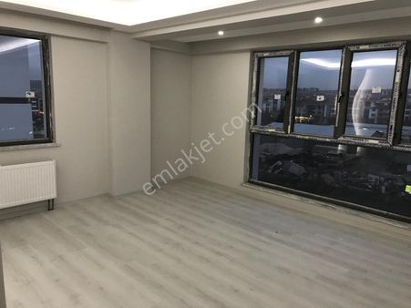 Özbey Emlaktan Emek Mh Dilek Tepe Parkı Yakını Ara Kat 2+1 Daire