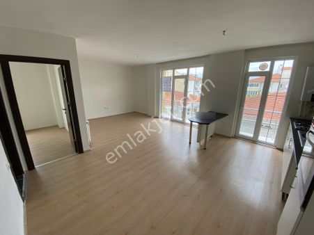 Marmara'dan Şükrüpaşa'da Geniş 1+1 Kiralık Eşyasız Daire