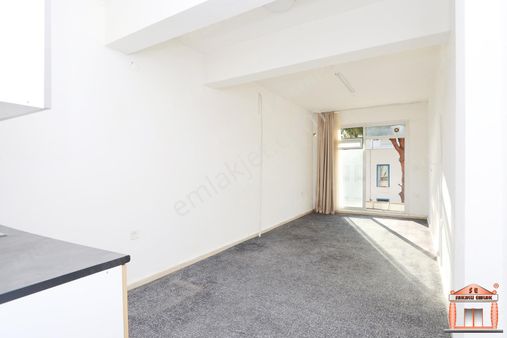 S-a-k-a-l-l-ı-dan Turgutreis Merkezde İşlek Caddede Kiralık Ofis