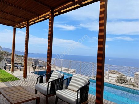 Nef Yalıkavak'ta Panoramık Deniz Manzaralı Satılık 4+1 Villa