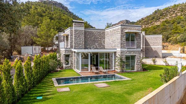 Torba'da Projeden Sifir Satılık 3+1 Şık Ve Konforlu Villalar