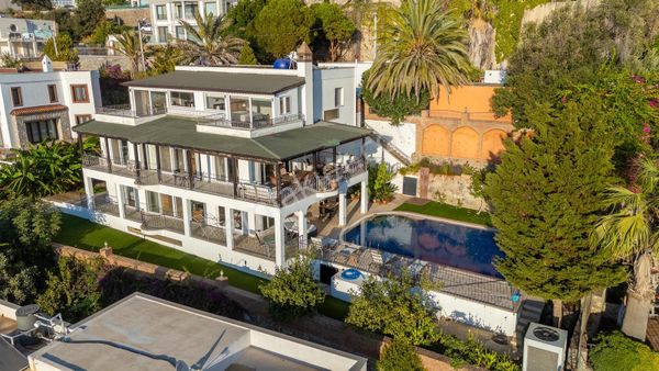 Yalıkavak'ta Deniz Manzaralı 6+2 Özel Havuzlu Villa