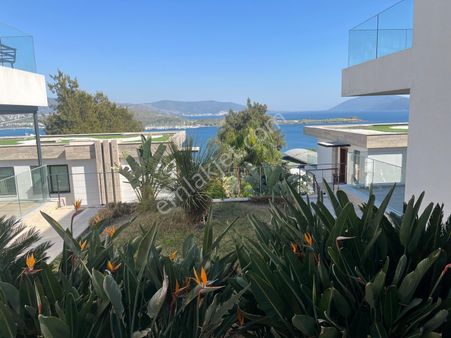 Bodrum Asarlık'ta Denize Sıfır, Markalı Bir Yaşam / 3+1 Dubleks