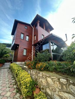 Yalova'da Safranköy'de Satılık Tripleks Villa