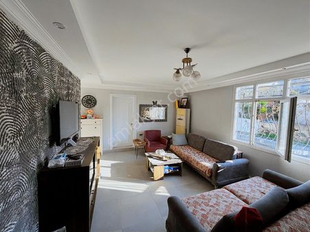 Seferihisar Ulamış Köyünde Doğa İçinde 450m2 Müstakil Ev Ve Arsa