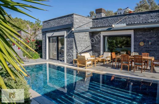 Bodrum Torba'da Doğa Manzaralı Müstakil 3+1 Satılık Villa