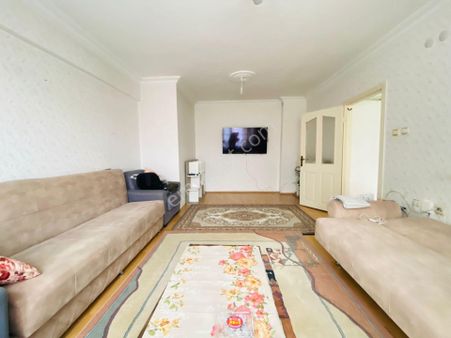 Karaağaç'ta Gazneli Mahmut Cad. Dibi Ara Katta 2+1 Satılık Daire !!!