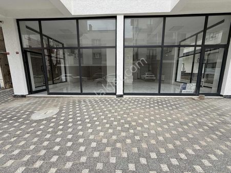 Kartal E5 Metro Yakını Sıfır Bina Birleştirilebilir 2 Dükkan