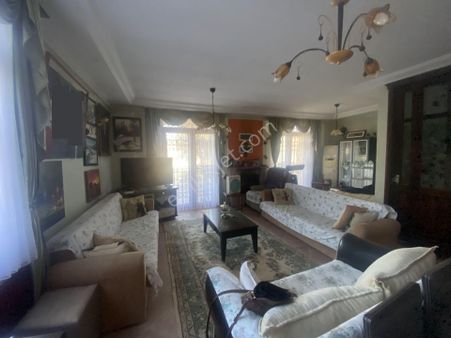 Ayvalık Camlık Da Satılık Mustakil Ev.deniz Manzaralı.