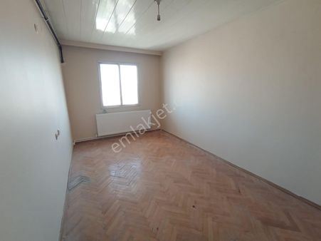 Karabağlar Yunus Emre Mh. 3+1 120 M2 Doğalğazlı Kiralık Daire