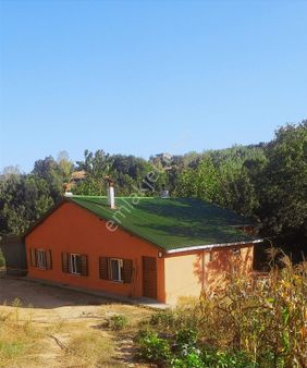 Bulvar Emlak'tan Yerleşime Yakın İçinde Evi Olan Satılık Tarla