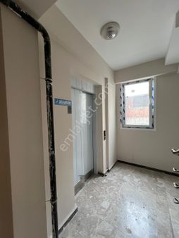 Kartal Sıfır Binada 2+1 Boş Daire Metroya Yürüme