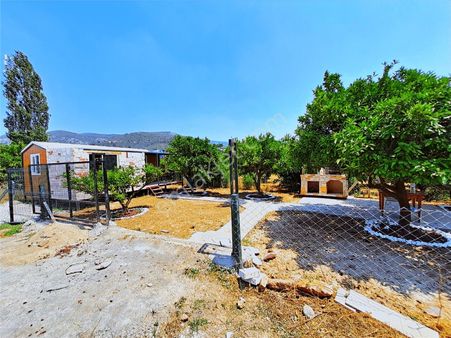 Gümüldür Merkezde İçinde Ev Olan Bahçe