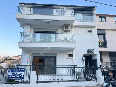 Urla Yaka Mahallesin'de Bahçeli Kiralık Lüks Dubleks Daire