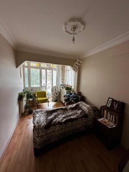 Nevmahalden Ahmediyede Merkezi Konumda Arakat Geniş Ferah Daire