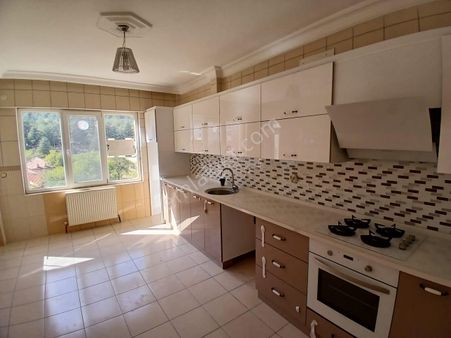 Akçay Emlak'tan Akşehir Yarenler Mahallesinde Ara Kat Asansörlü Satılık 4+1 Daire