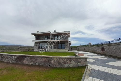 Gölbaşı - Bahçelievler Mah. Göl Manzaralı Satılık Villa