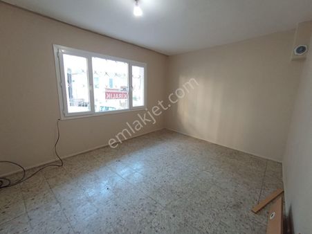 Karabağlar Merkezde Temiz 95 M2 Geniş Bahçeli Daire Kiralıktır.