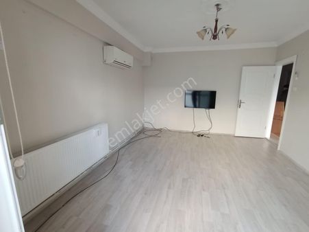 Karabağlar Uğurmumcu Mah. 120 M2 3+1 Doğal Gazlı Klimalı Daire
