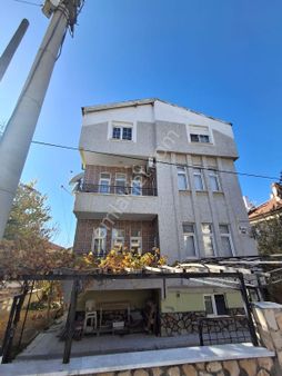 Ziya Gökalp Mahallesinde 380 M² Arsa İçinde 3 Daireli Komple Bin