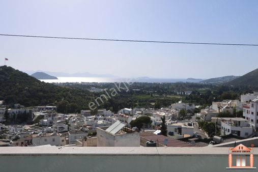 S-a-k-a-l-l-ı-d-a-n Bodrum Turgutreiste 4+2 Satılık Tripleks