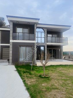 Jasse'den Kaynaklar Merkezde Havuzlu Dubleks 4+1 Satılık Villa