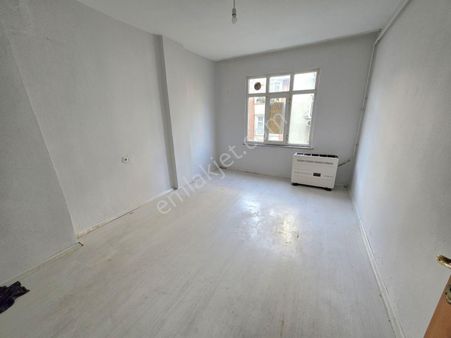 Mehmet Akifte Kiralık 2+1 3.kat