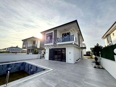 Didim Efeler Mahallesinde Satılık 4+1 Sıfır Villa