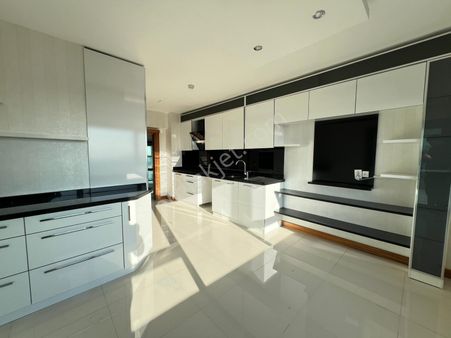 Engin Emlak'tan Ultra Lüx K.garaj'lı Site'de Manzaralı 4+1 Daire