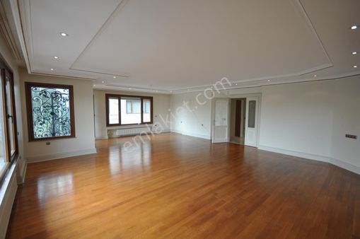 Pyramıd'den Florya Hatboyu Ara Kat Boş (220m2) Lüx 4+1 Daire