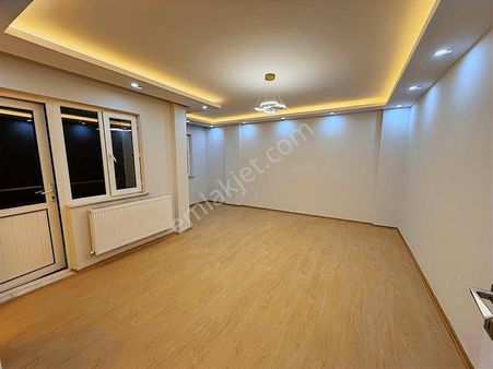 Emlak Center'dan Şehitler Mah Satılık 2+1 Ara Kat Daire