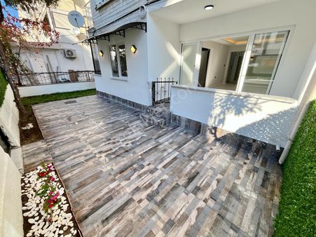 Akçay Sezgin Emlaktan Bahçe Kullanımlı Denize Yakın Satılık 2+1