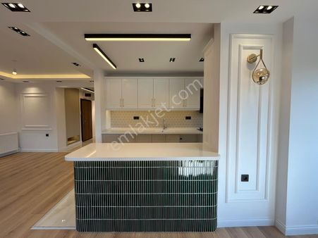 Asil'den Göztepe'de Cadde Üzeri 150 M2 Lüks Yapılı Köşe Arakat