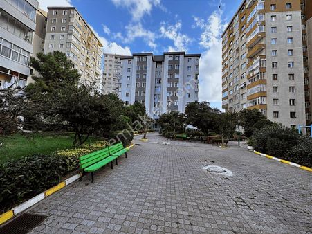 Ataşehir İçerenköy Kurucular Sitesinde Satılık 3+1 Daire