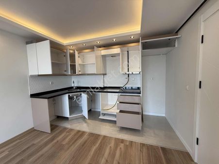 Mahmutbey - Güneşli / 2+1 70 M² Açık Mutfak / Revan Park Sitesi